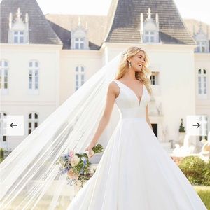 Brand new, still in box Stella York 6758